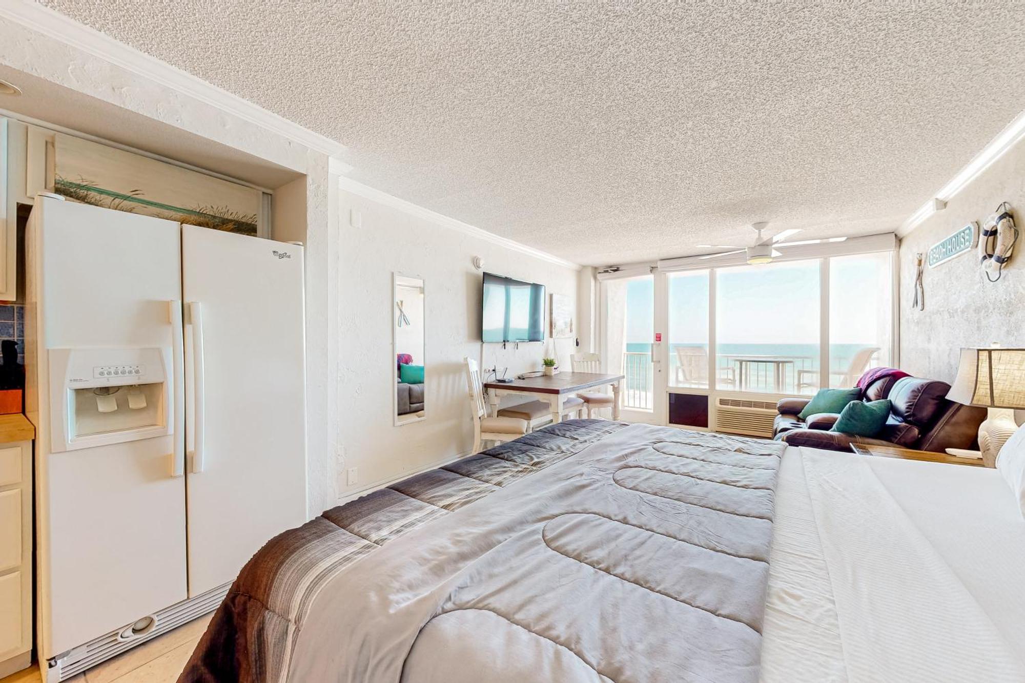 Sunshine & Oceanfront Serenity Дейтона-Бич-Шорс Номер фото